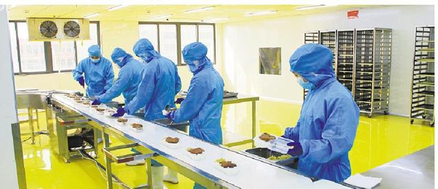 李欽輝深入調(diào)研總部型企業(yè) 科學防控促復工復產(chǎn)，筑牢食品安全防線